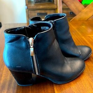 Style & Co ankle bootie - size 8